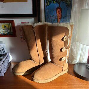 Ugg Bailey Button Triplet II Chestnut Shearling Boots Women 9